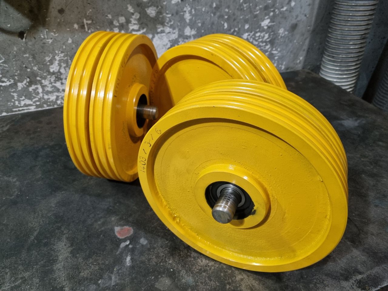 یک جفت فلکه قطر ۳۲  ۲ شیار با شفت و خار پلیت